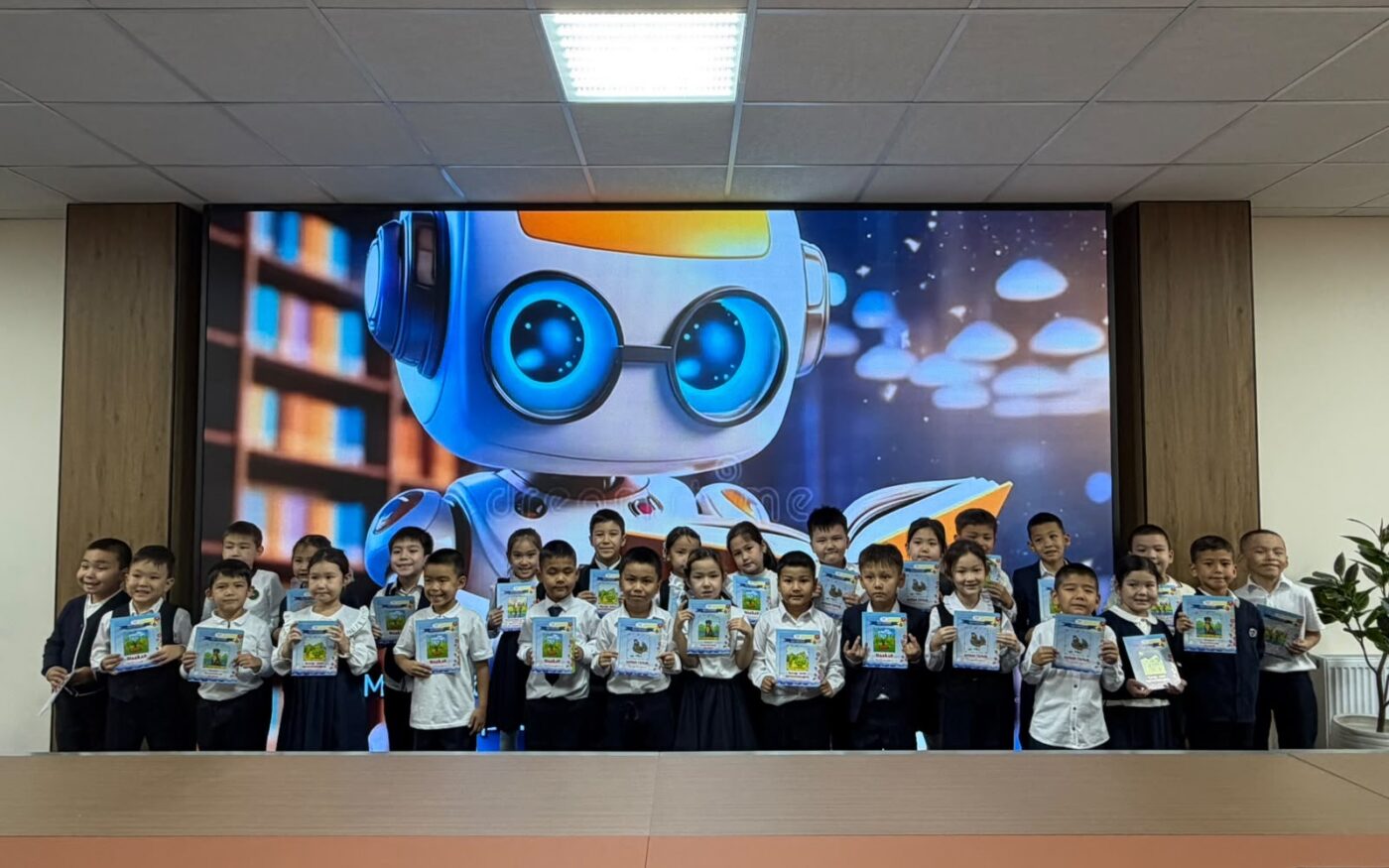 Занятие проекта BookTalk AI со школьниками в школе №115 в Астане