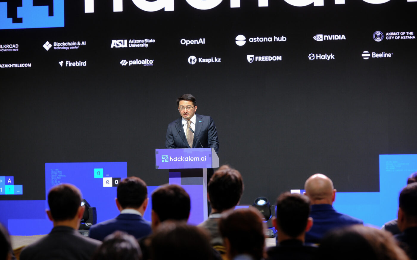 Участники AI-хакатона HackAlem AI за работой в Астане