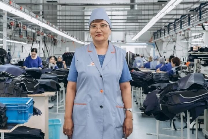 Швея из Астаны начинала профессию с кармана брюк