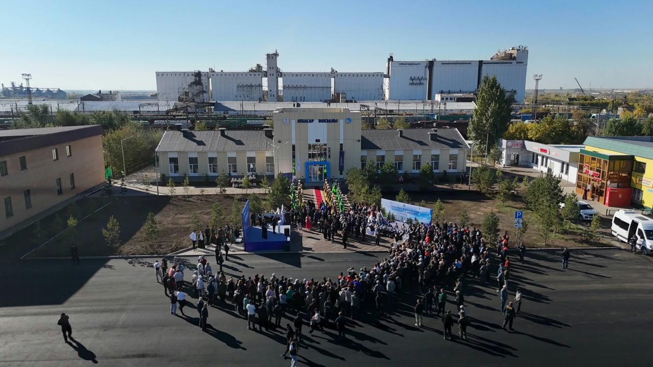 Новое здание железнодорожного вокзала станции Атбасар в Акмолинской области