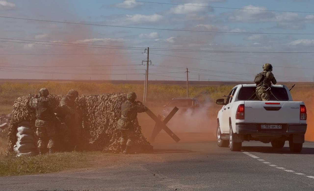 Военнообязанные бригады территориальной обороны Астаны на тактико-специальных учениях