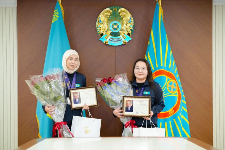 Спортсменки Астаны получили благодарности Президента