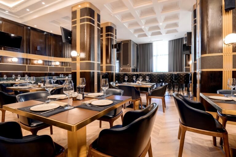 Паб Local Pub на Бектурова в Астане — интерьер 2