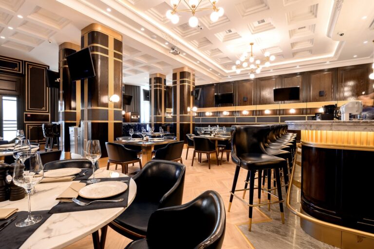Паб Local Pub на Бектурова в Астане — интерьер 1