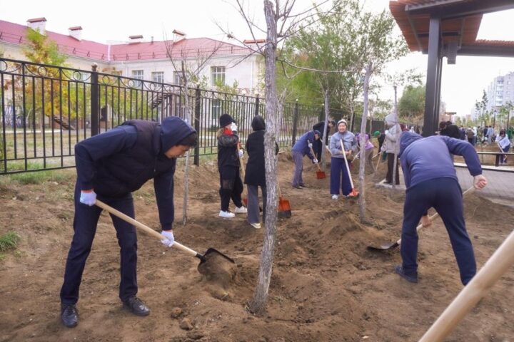 В районе Сарайшык Астаны высадили 250 саженцев