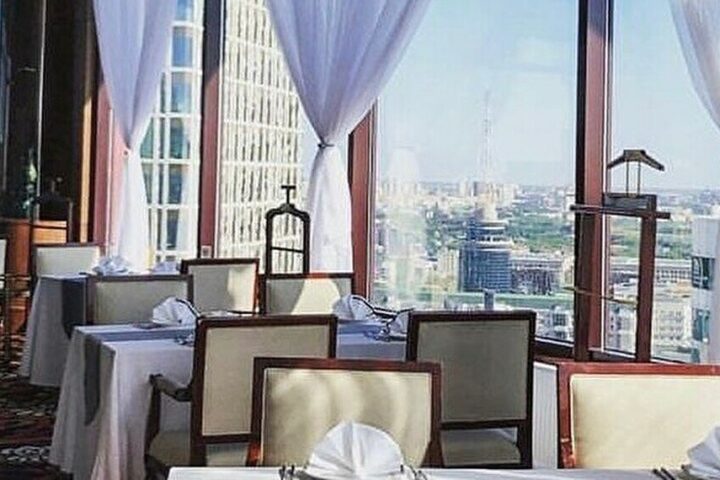 Ресторан Revolving — Пекин Палас — Астана