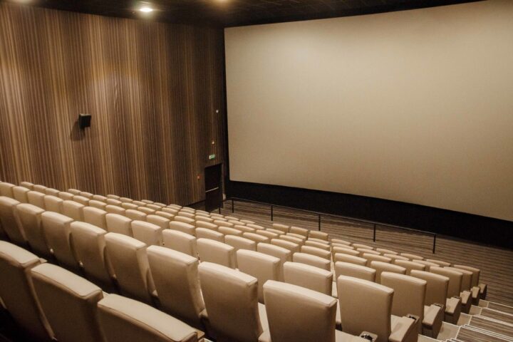 Chaplin Cinemas — кинотеатр — в ТРЦ MEGA Silk Way