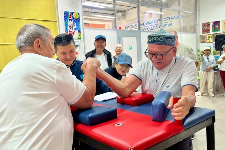 Пенсионеры Астаны сразились в армрестлинге
