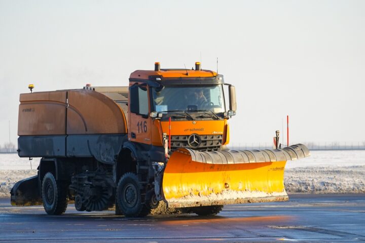 К зиме в ВКО подготовили 741 из 800 дорожных машин