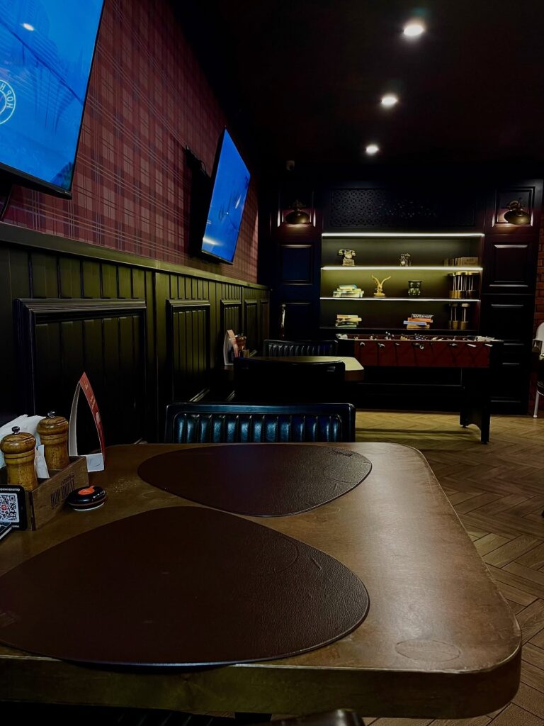 Паб Hop House в Астане — интерьер 3