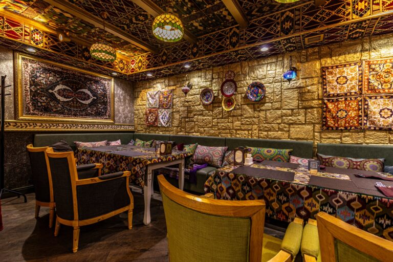 Узбечка №1 у Дома Министерств