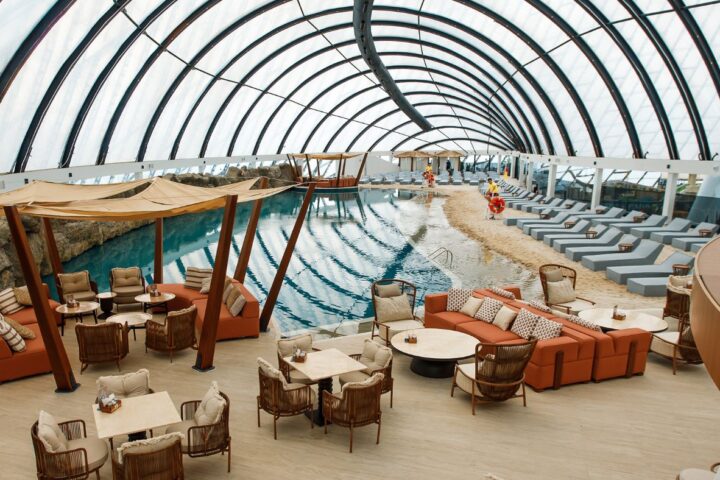 Sky Beach Club — крытый пляжный клуб