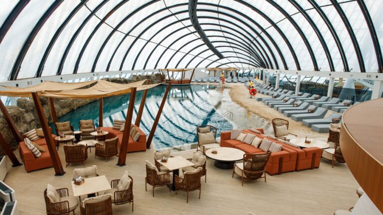 Sky Beach Club — пляж под куполом «Хан Шатыра»