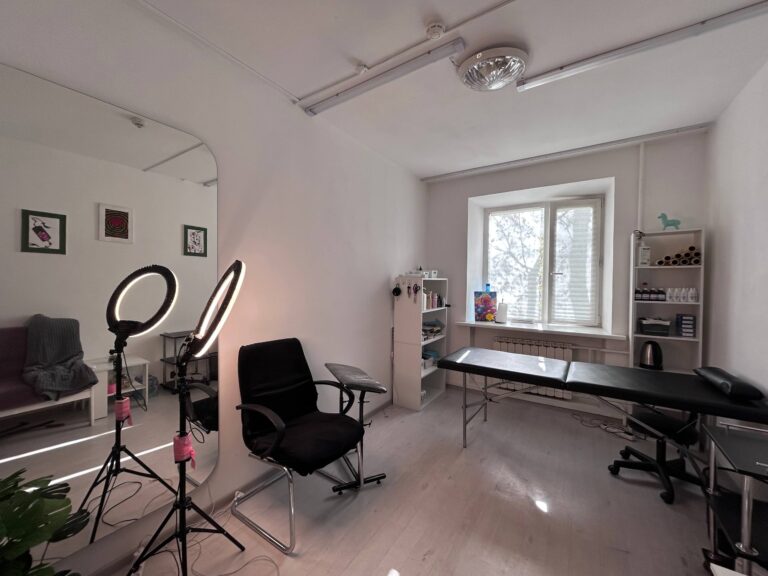 studio wide 768x576