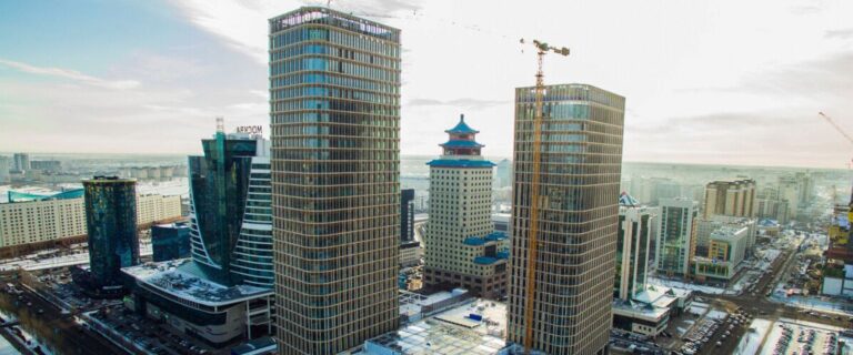 Talan Towers — вид сбоку