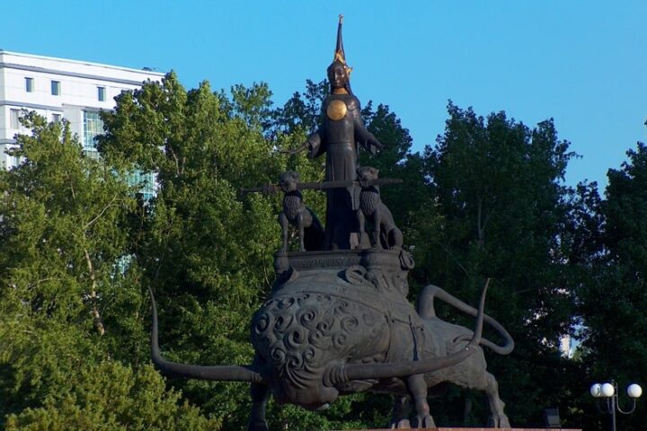Монумент «Жер-Ана» — Астана