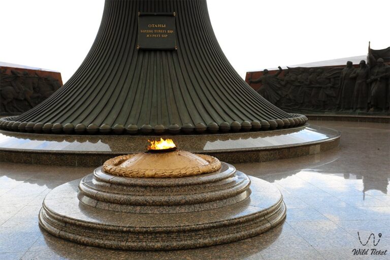 1675323448 monument to defenders of the fatherland astana 4 768x512