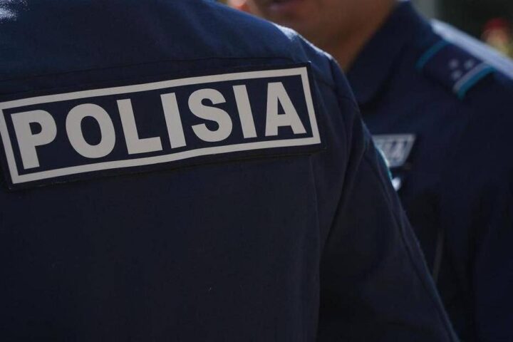 Суд выдворил двоих иностранцев после рейдов в Астане
