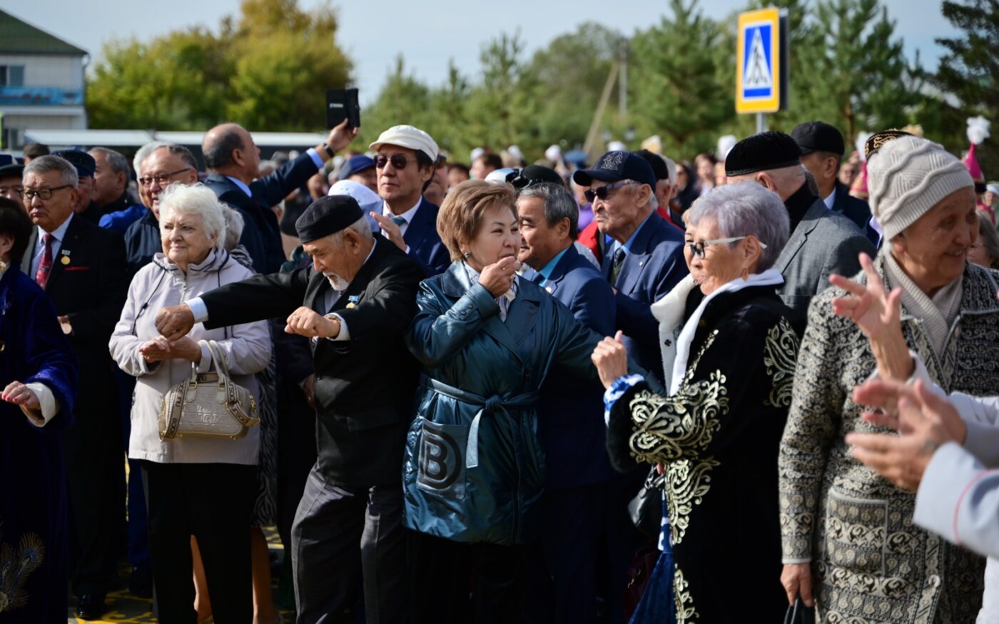 Встреча ветеранов Акмолинской области с акимом региона в Кокшетау ко Дню пожилых людей