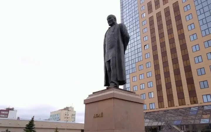 Памятник Абаю Кунанбаеву — Астана