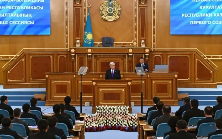 Минимальная зарплата вырастет до 100 тысяч тенге с 2027 года