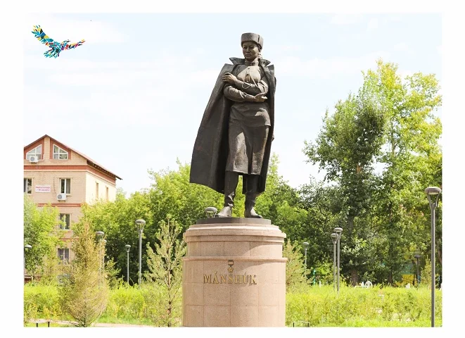 Памятник Маншук Маметовой — Астана