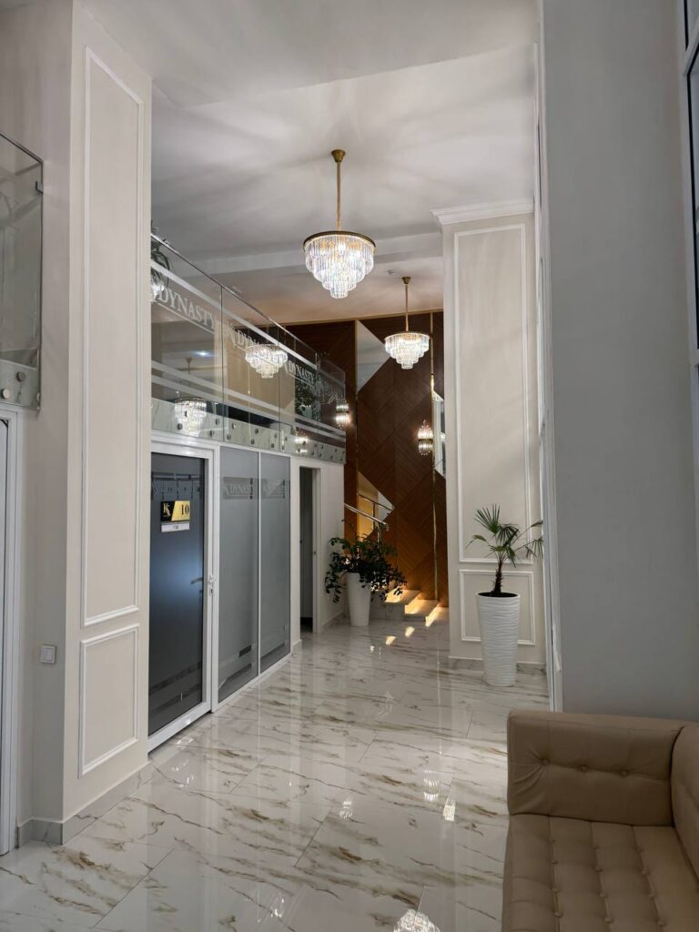 corridor chandeliers 768x1024