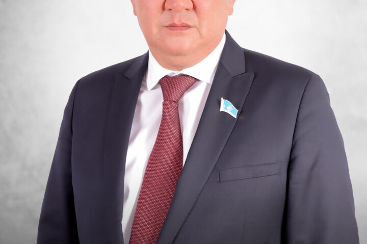 Маулен Самамбетов