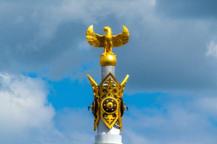 Монумент «Қазақ Елі» — Астана