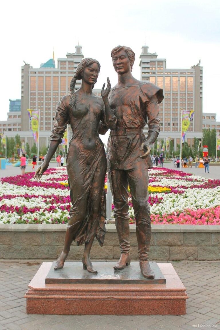 ns the sculpture is my happiness 2 768x1152