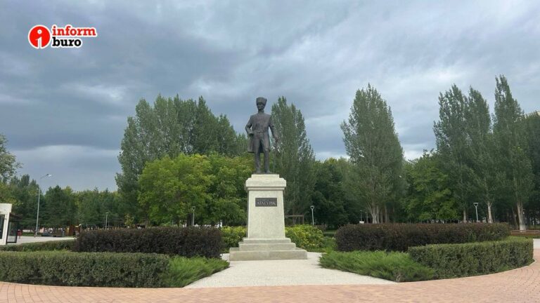 Парк имени Ататюрка — памятник Мустафе Кемалю Ататюрку