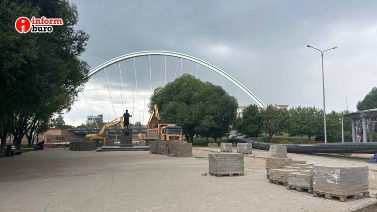 Парк имени Ататюрка — памятник Юнусу Эмре